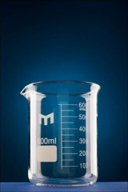 Pahar Berzelius Cilindric Gradat cu Cioc, Forma Joasa - 10 ml