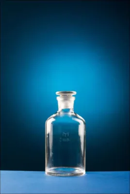 Sticla Alba cu Dop Rodat cu Gat Ingust - 250 ml
