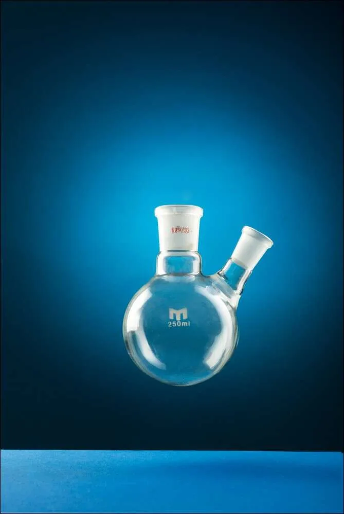 Balon cu Fund Rotund cu 2 Gaturi cu Slif - 100 ml - SN central 19/26 - SN lateral 14/23 - H 106 mm